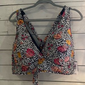 NWT Wire Free Reversible Swimsuit Top